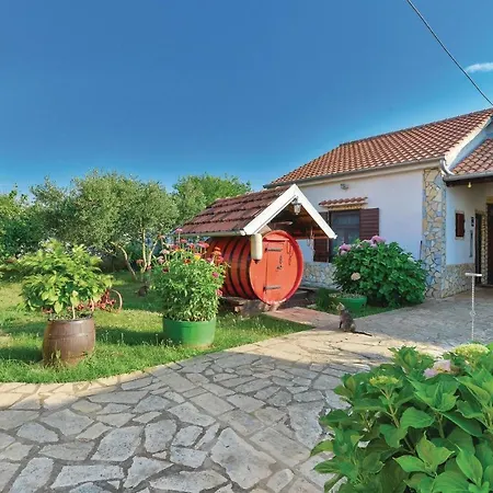 Lovely In Murvica 別荘